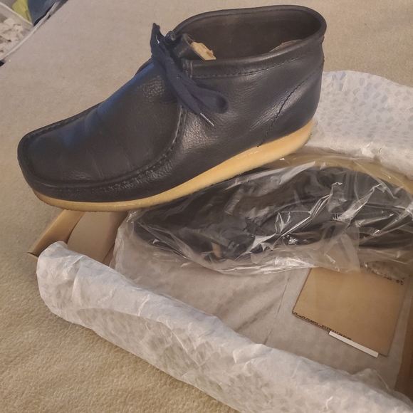 Clarks Wallabee - Picture 2 of 2